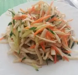 Салат из кальмара с огурцом