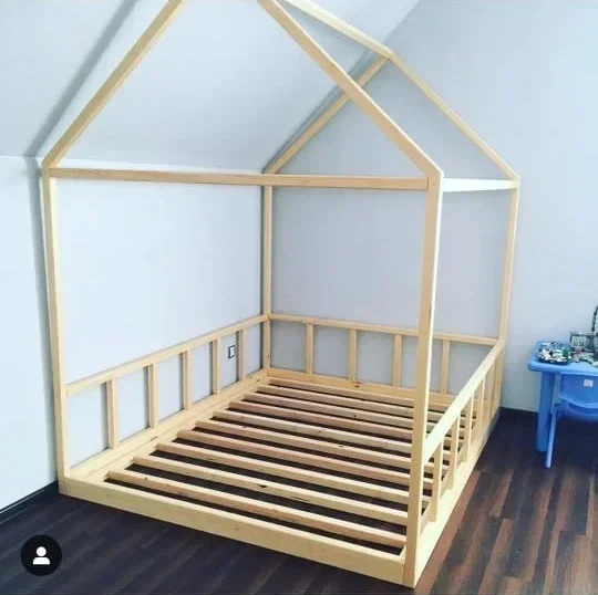 Кровать- домик из массива дерева на заказ