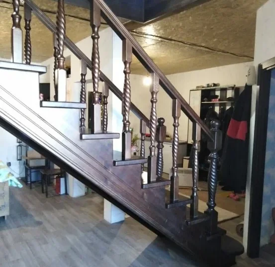 Лестница межэтажная деревянная