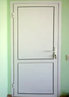 Межкомнатные двери из профиля ПВХ. Изготовление и монтаж