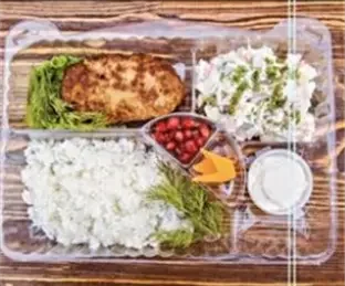 Комплексный обед. Обед с рисом: рис, котлета из щуки, салат "Оливье", соус "Тар-Тар"