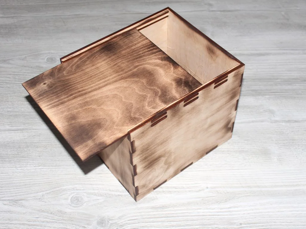 Подарочная деревянная коробка обожженная