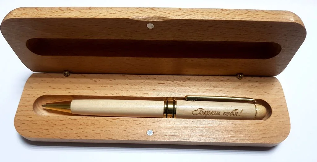 Деревянная ручка в футляре с гравировкой "Береги себя"