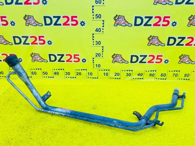 Фото для Горловина топливного бака TOYOTA LAND CRUISER UZJ100W 2UZFE 2001/Цвет 057 задн. (б/у)