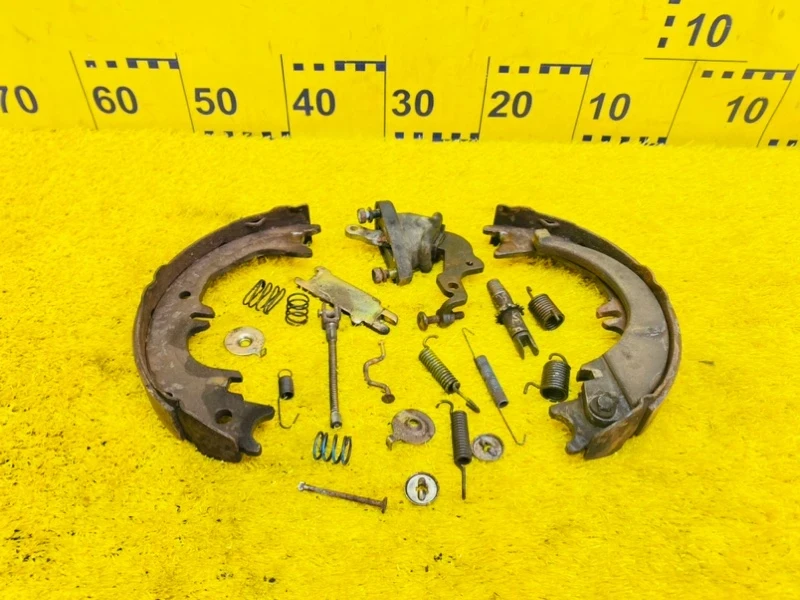 Фото для Механизм стояночного тормоза TOYOTA LAND CRUISER UZJ100W 2UZFE 2001/Цвет 057 задн. прав. (б/у)