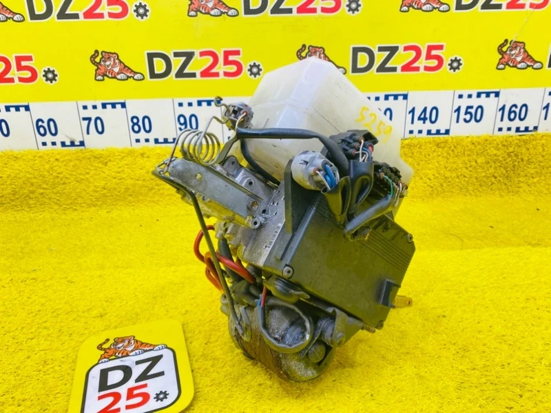 Фото для Главный тормозной цилиндр TOYOTA LAND CRUISER UZJ100W 2UZFE 2001/Цвет 064 перед. (б/у)