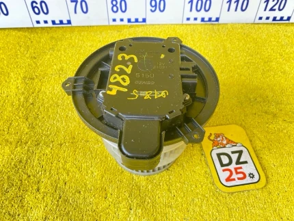 Фото для Мотор печки TOYOTA CROWN/CROWN ATHLETE GRS211/GRS210/GRS214/ARS210/ARS212/AWS210/AWS211/AWS215/GWS214 4GRFSE 2015 перед. (б/у)