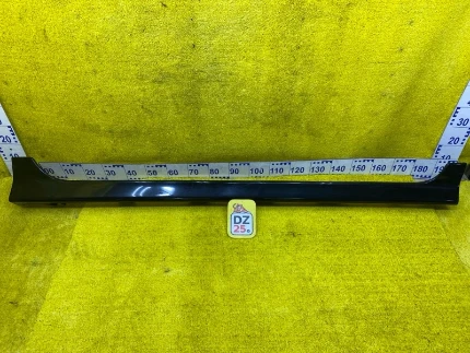 Фото для Накладка на порог NISSAN LEAF AZE0 EM57 2016/Цвет KH3 прав. (б/у)