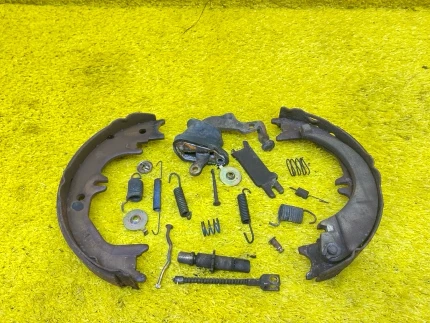 Фото для Механизм стояночного тормоза TOYOTA LAND CRUISER UZJ100W 2UZFE 2001/Цвет 064 задн. прав. (б/у)