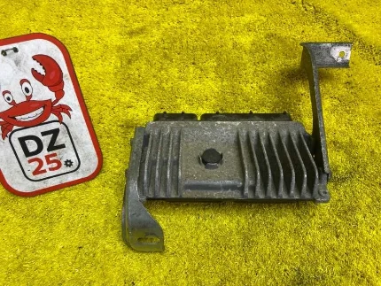 Фото для Блок управления двс TOYOTA ESQUIRE/NOAH/VOXY ZRR85G/ZRR85W/ZRR85 3ZRFAE 2014/Цвет 220 перед. (б/у)