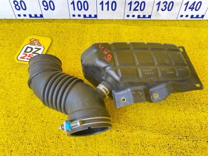 Фото для Патрубок воздушного фильтра TOYOTA LAND CRUISER PRADO TRJ150W/TRJ150L/TRJ150/TRJ152/TRJ155 2TRFE 2018/Цвет 070 (б/у)