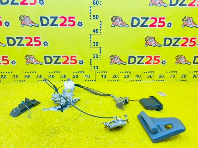 Фото для Замок двери NISSAN NV200 VM20 HR16DE 2014/Цвет K23 задн. прав. (б/у)