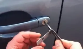 Фото для Вскрытие дверей автомобиля путем подбора ключей